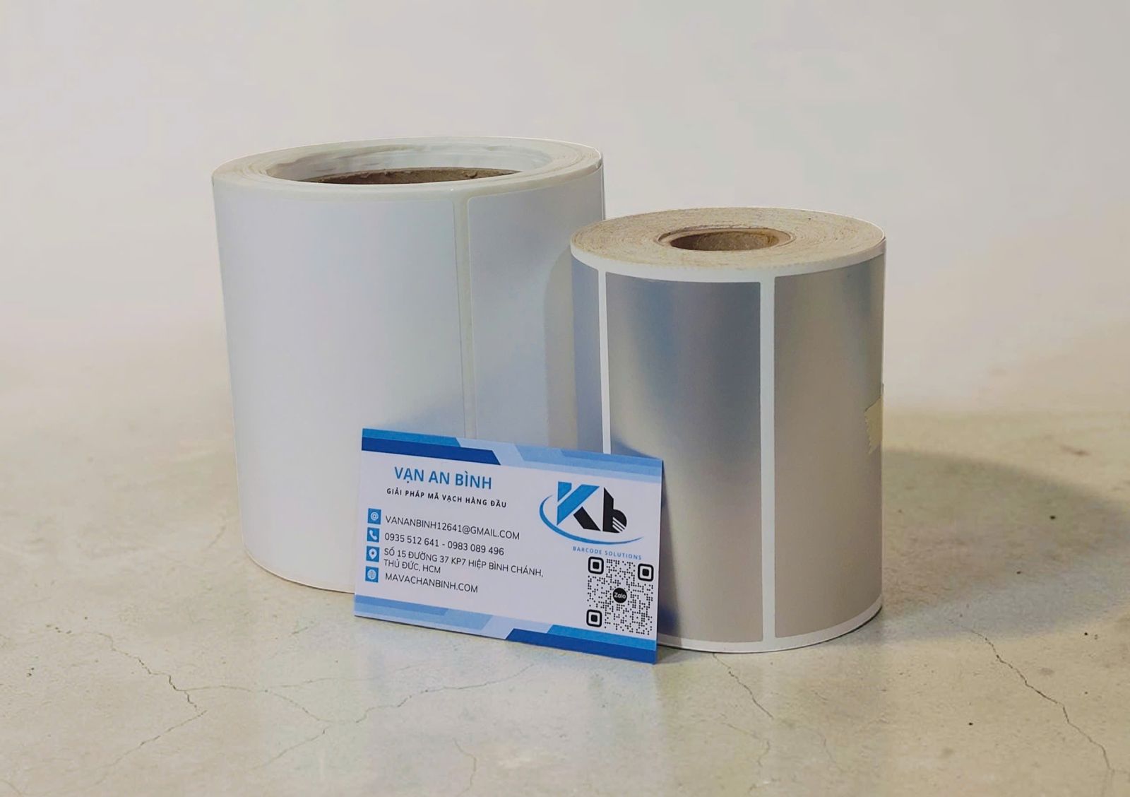 decal tem nhãn chất liệu PVC và xi bạc 