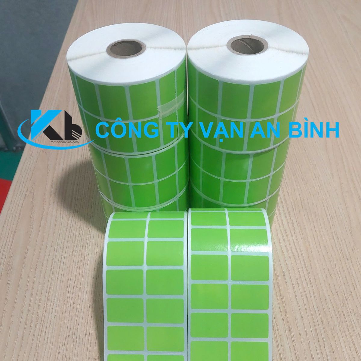 Decal tem nhãn nhuộm màu xanh lá 